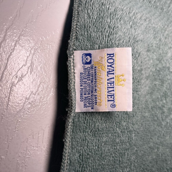 Vintage Battenberg lace hand towel - Picture 4 of 4